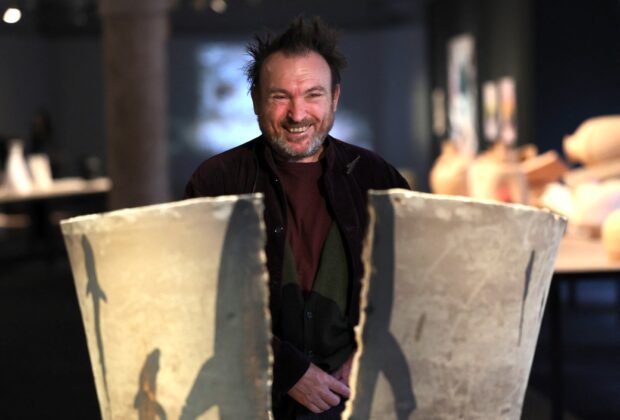 (FILES) Spanish artist Miquel Barcelo poses for a photograph during the presentation of his latest exhibition "We are all Greeks" at Casa Mila - La Pedrera in Barcelona on March 7, 2024. Celebrated Spanish artist Miquel Barcelo, his compatriot Cristina Iglesias and Mexican Javier Marin have been shortlisted to design the main facade of Barcelona's iconic Sagrada Familia basilica, the body overseeing its construction said on March 25, 2025. (Photo by LLUIS GENE / AFP)