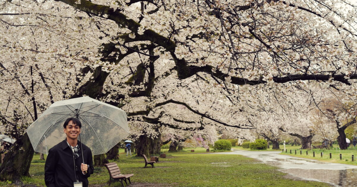 Jan Mayo exhibits portraits in bloom in Tokyo, Japan
